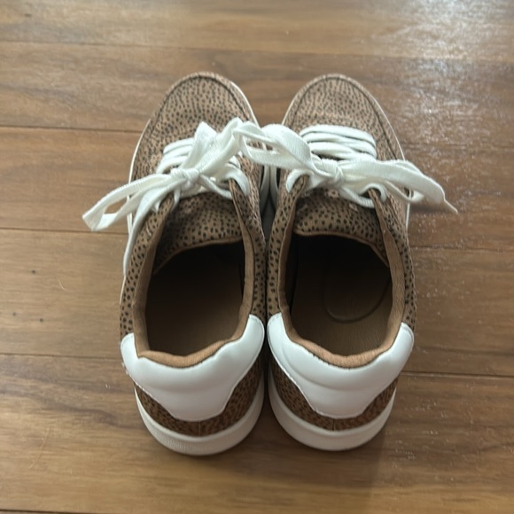 Old Navy Cheetah Sneakers with Faux Suede Material Size 6! - Picture 2 of 5